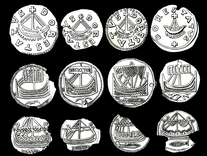 Silbermünzen des 9. Jhs. mit Schiffsdarstellung, oben mit Holk, Mitte mit Kogge, unten mit Wikingerschiff
